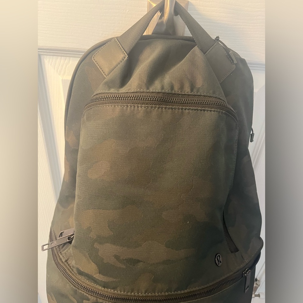 City Adventurer Backpack in Camo - Picture 6 of 7